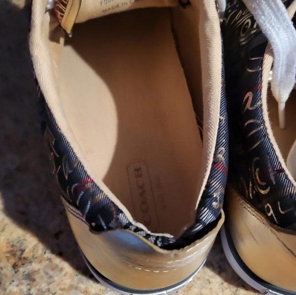 Shoes - Picture 4 of 5